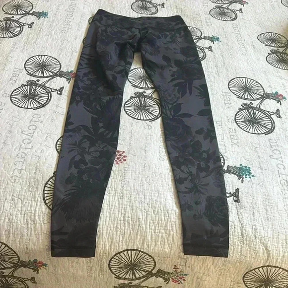 Lululemon Wunder Under Pant
Brisk Bloom Black Soot / Parallel Stripe Blackwhite - Picture 10 of 11